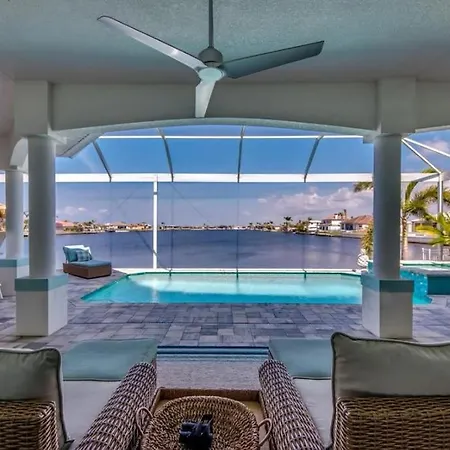Gorgeous Lakefront Heated Pool Home, Great Wi-Fi In Cape Coral